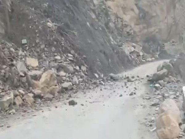 Jammu-Srinagar National Highway blocked for traffic after landslide at Gangroo